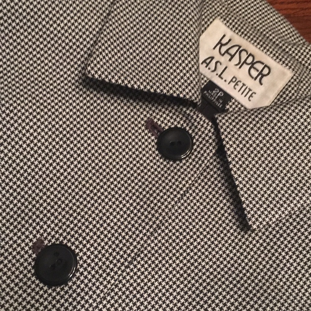 Gorgeous Lightweight Spring Houndstooth Jacket - image 4